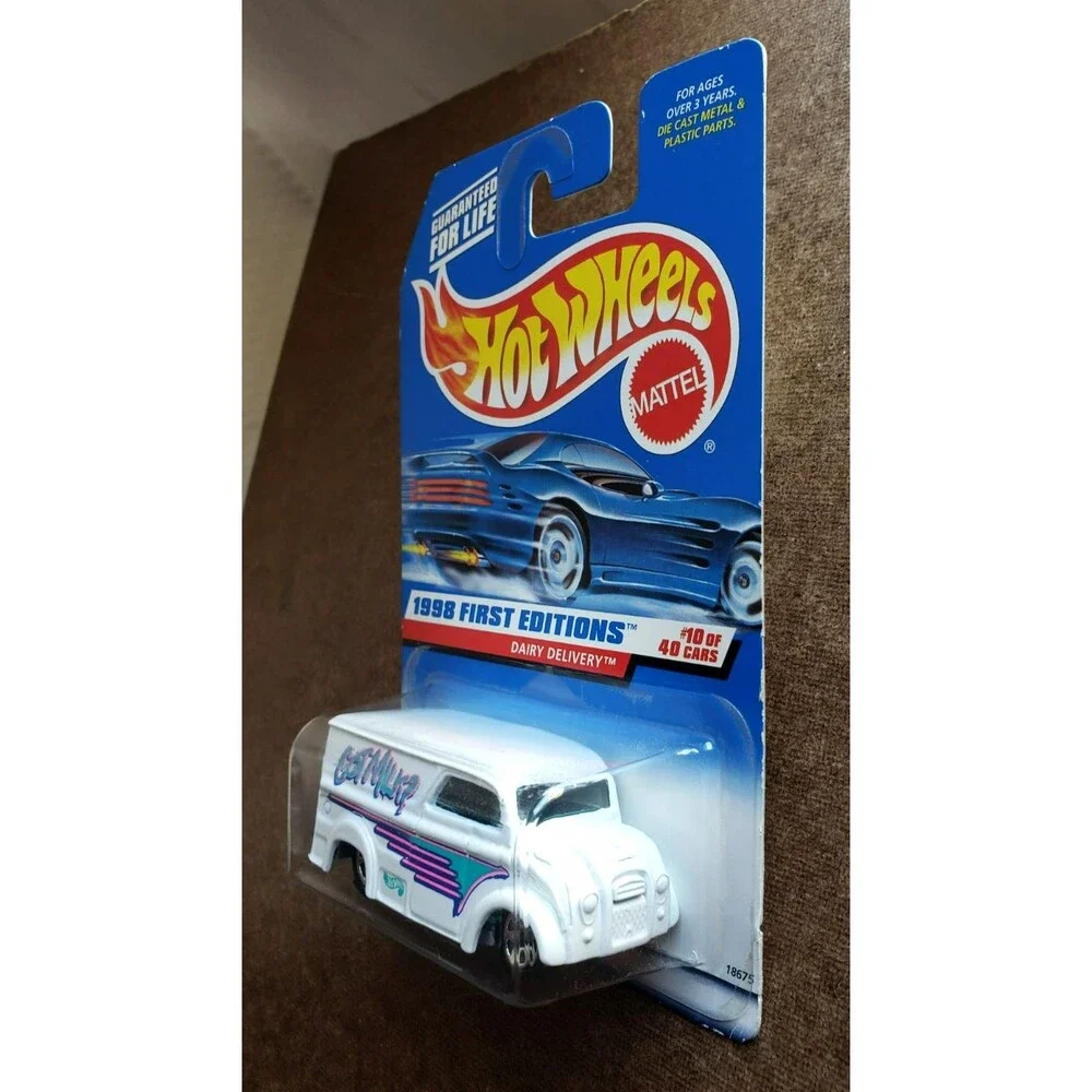Hot Wheels DAIRY DELIVERY '98 FIRST EDITIONS & CIRCUS ON WHEELS SERIES LOT OF 2